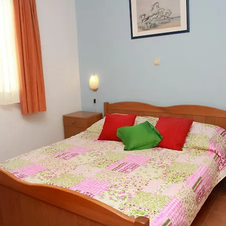 With One Bedroom In Okrug Gornji, With Wonderful Sea View, E